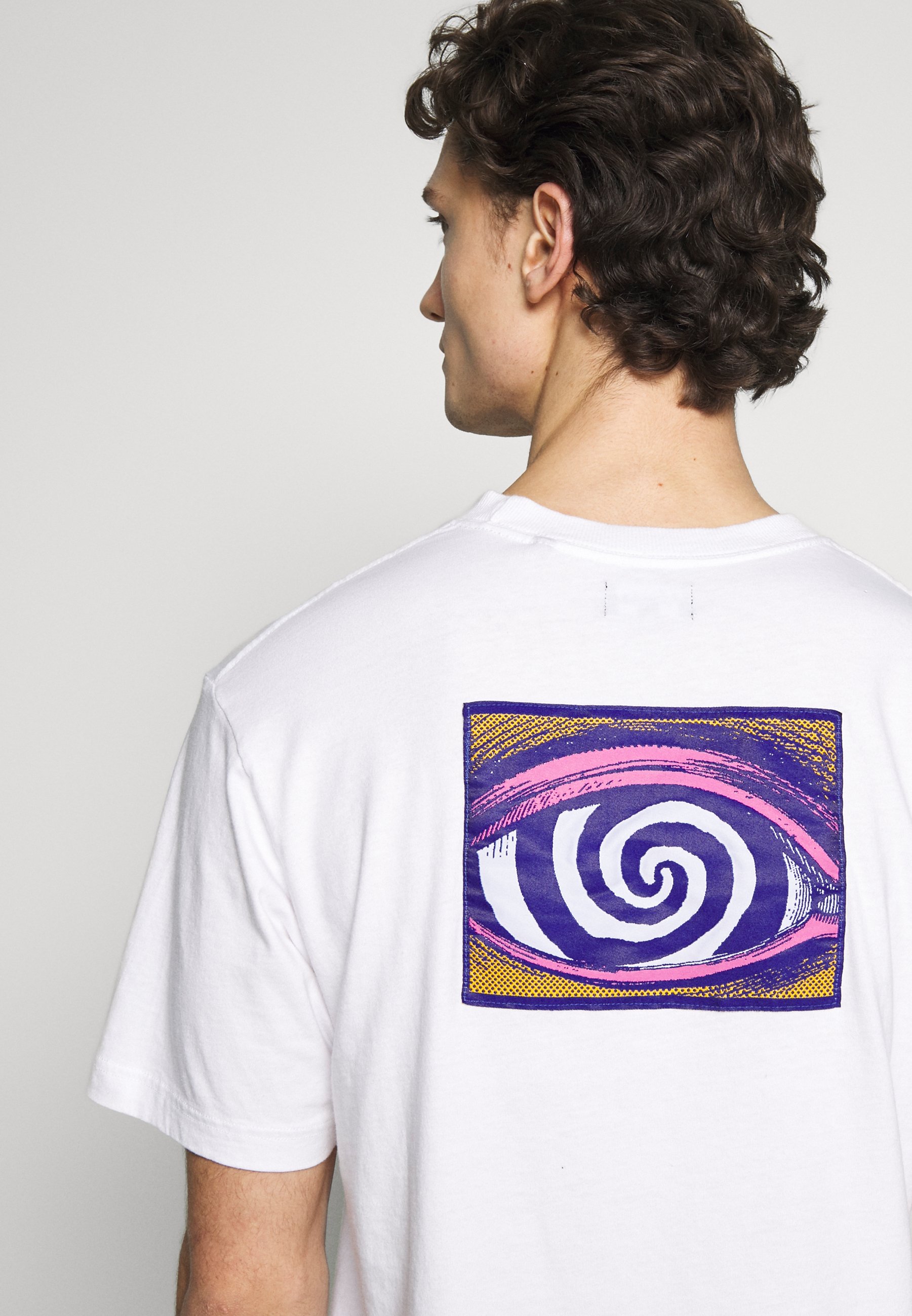 Afends RETRO FIT TEE T shirts med print white Zalando.no Afends BACK BEACH TEE - Poloskjorter - iris