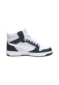 Hoge sneakers gemaakt van wit en marineblauw leer. Bevat perforaties op de neus, een rubberen zool, veters en een gevoerde kraag voor ondersteuning.