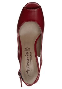 Chaussure slingback pour femme en cuir rouge à bout ouvert, semelle intérieure beige et bride à la cheville avec boucle, taille 37.