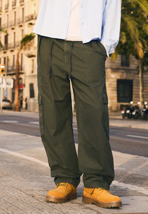 Bershka, CARGO - BAGGY TROUSERS - Cargobukser - khaki