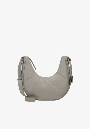 Bolso de hombro de cuero gris con un diseño curvado, correa ajustable, textura suave y cierre con cremallera. Forma compacta y funcional.