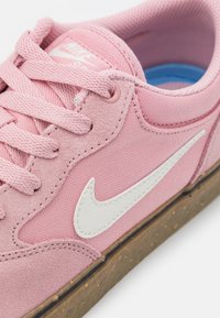 Nike SB CHRON 2 UNISEX - Sapatilhas - pink glaze/sail/pink glaze/light brown/black