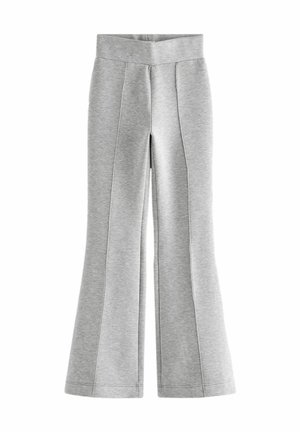 Pantaloni felpati grigi a sbuffo con un'ampia vita, caratterizzati da due cuciture verticali su ogni gamba per un tocco di dettaglio e un tessuto morbido e testurizzato.