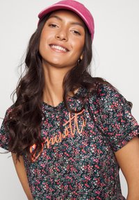 Brunotti LINNO TEA WOMEN RASHGUARD - T-shirt estampada - bubblegum pink