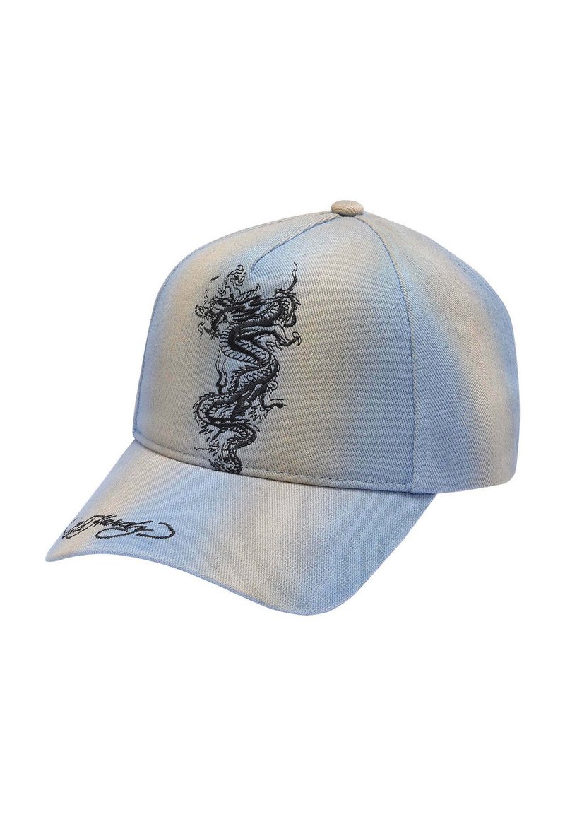 Cappellino blu chiaro in denim con visiera curva. Presenta un design di drago ricamato in nero sul fronte e una firma sulla visiera.