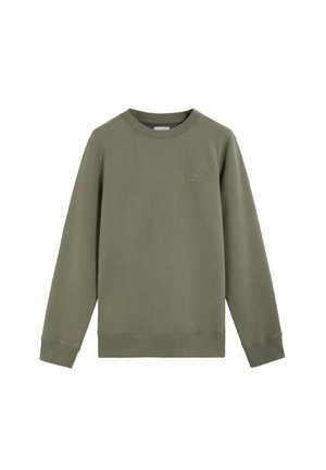 Sudadera verde oliva hecha de un tejido suave, con cuello redondo, mangas largas y puños de canalé, con un sutil logo en el frontal.