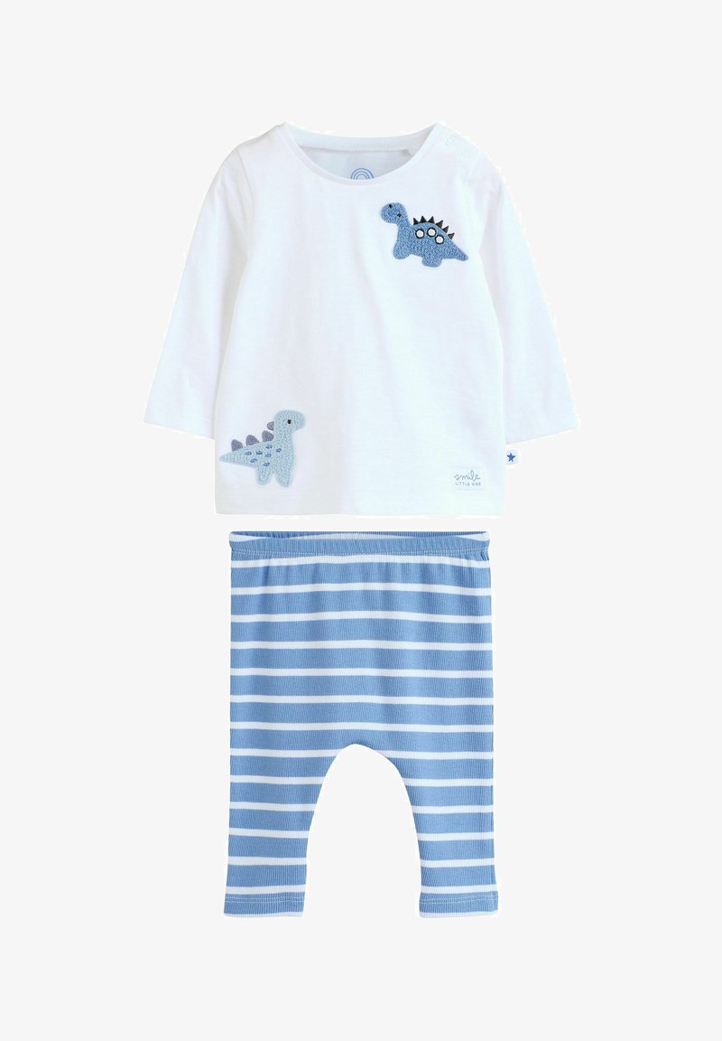 Camicia bianca a maniche lunghe con applicazioni di dinosauri blu e pantaloni a righe blu. Tessuto morbido con vita elastica, vestibilità rilassata.