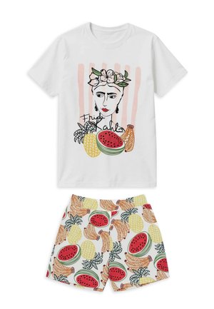 T-shirt blanc avec un dessin au trait représentant le visage d'une femme décoré de fleurs et de fruits, assorti à un short arborant un motif coloré de fruits tropicaux.