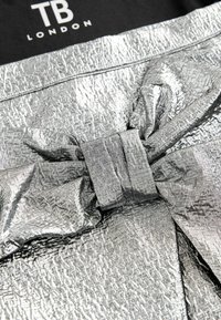 Baker by Ted Baker SET BOW - REGULAR FIT - Minisukně - silver