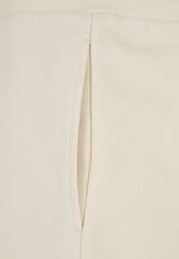 Urban Classics LOW CROTCH - Shorts - whitesand