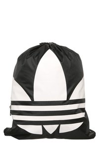 Černobílý stažený batoh s velkým logem Adidas trefoil na přední straně.