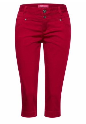 Czerwone spodnie capri wykonane z bawełny, charakteryzujące się gładką teksturą, dwoma przednimi kieszeniami, podwójnym zapięciem na guziki oraz dopasowanym krojem.