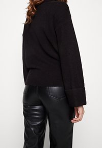 VILA Stickad tröja - black