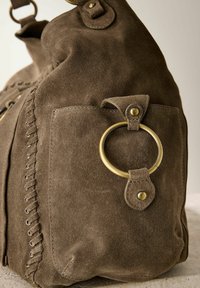 Next WHIPSTITCH - Taška s příčným popruhem - taupe