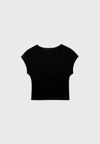 Czarny krótkie t-shirt z krótkimi rękawami, wykonany z miękkiego materiału. Posiada okrągły dekolt oraz dopasowany krój.