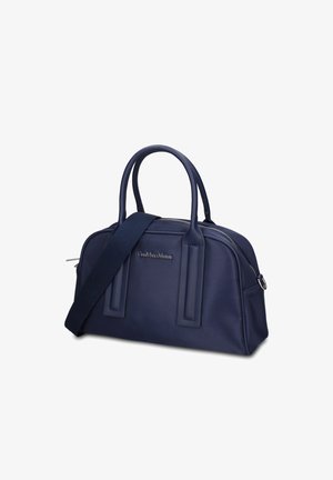 Donkerblauwe handtas met dubbele handvatten en afneembare schouderriem, voorzien van een zilveren ritssluiting en merkembleem op het voorpaneel.