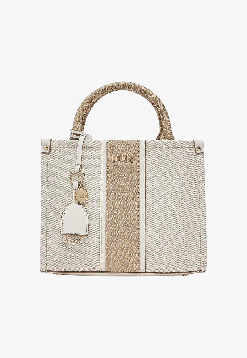 Sac à main texturé beige et blanc avec poignée arrondie, bande centrale embossée du logo, et porte-clés attaché avec étiquette de la marque.