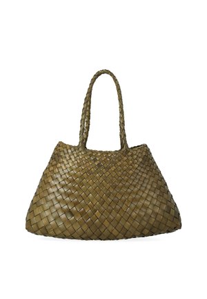 Sac fourre-tout en cuir tressé vert olive, doté de deux poignées tressées et d'un design spacieux et souple. Surface texturée avec un motif en grille.