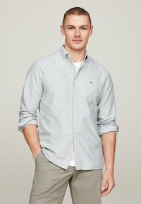 Tommy Hilfiger HERITAGE STRIPE SHIRT - Camicia - ornamental green optic white