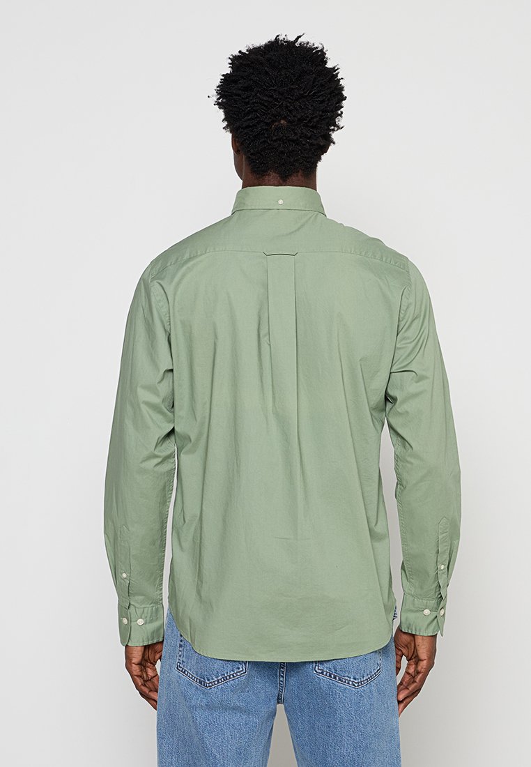 REGULAR FIT