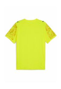 Jasnożółta koszulka sportowa z krótkim rękawem, z wzorzystymi żółtymi rękawami i małymi czarnymi logo Pumy na ramionach, przedstawiona z tyłu.