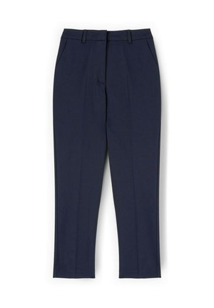 Pantalones ajustados de color azul marino con pliegues en la parte delantera, pasadores para cinturón, dos bolsillos laterales inclinados y un diseño de pierna recta. Textura de tela suave.