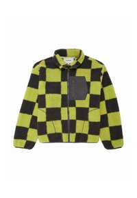 Groene en zwarte geruite fleecetrui met een ritssluiting aan de voorkant, kraag en een zwarte ritstas op de borst. Zacht, gestructureerd materiaal.