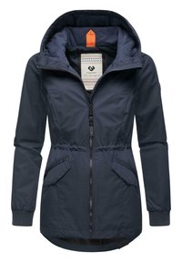 Veste légère bleu marine avec capuche, dotée de deux poches latérales, d'une taille à cordon de serrage et d'une fermeture éclair. Tissu texturé avec des détails subtils.