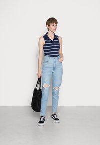 Levi's® HIGH WAISTED MOM JEAN - Mom Jeans - light-blue