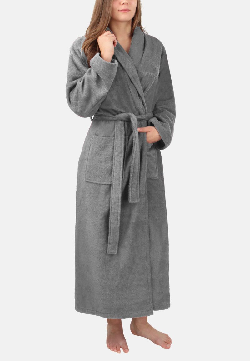 Grau Terrycloth-Bademantel mit Schalkragen, zwei Vorder pockets und passendem Gürtel. Weiche Textur, Design in mittellanger Länge.