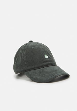 Casquette de baseball en velours côtelé vert foncé avec petit logo blanc brodé sur le devant, présentée sur fond blanc.