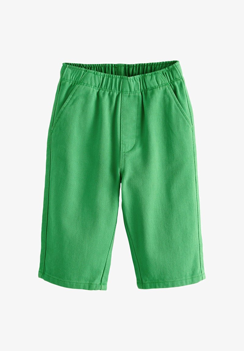 Shorts verts arrivant aux genoux avec taille élastique et poches avant, présentés sur un fond blanc.