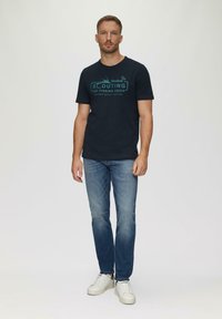 s.Oliver MIT FRONTPRINT - Triko s potiskem - navy