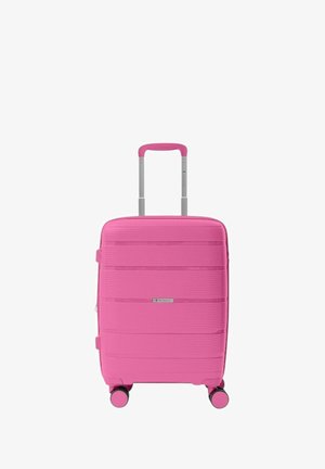 Valigia rigida rosa con righe orizzontali, manico estensibile argento e quattro ruote nere per la mobilità. Design compatto e leggero.