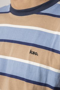 Kaotiko KEANE STRIPES UNISEX - Print T-shirt - blue/hazelnut