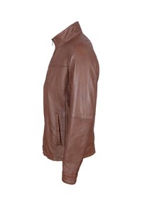 Giacca in pelle marrone con colletto rialzato, tasca laterale con zip, design attillato e texture liscia, che mostra dettagli di cuciture e cucitura.