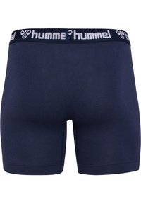 Mörkblå boxershorts med ett bekvämt elastiskt midjeband som har vit "hummel"-logotyp. Slät, mjuk tygkvalité med en snug passform.