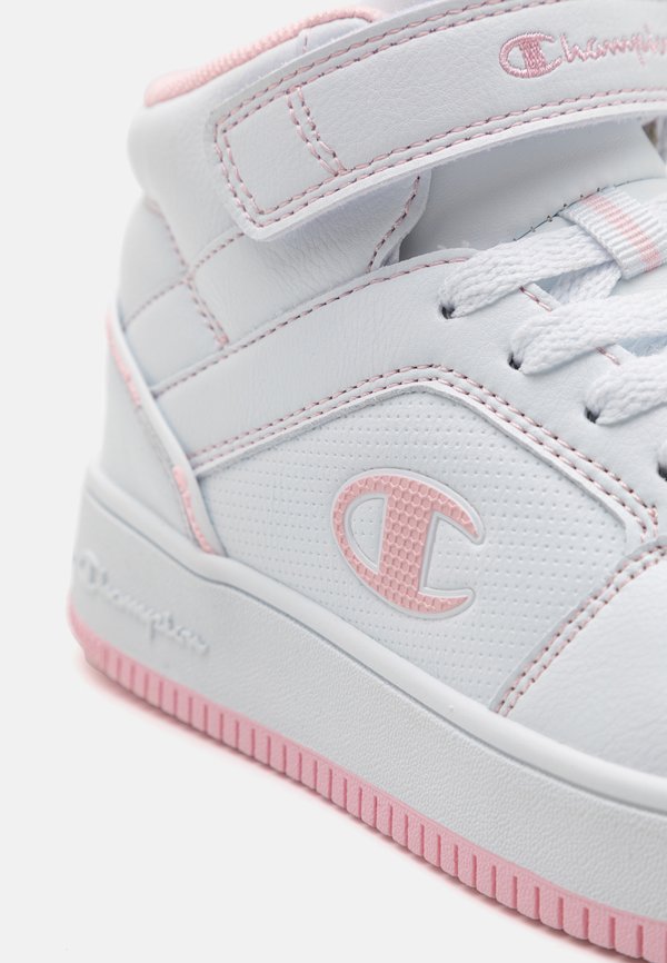 RD18 UNISEX – Basketballschuh