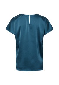 Blouse en satin bleu à manches courtes avec une petite fente dans le dos et une fermeture par bouton à l'encolure, vue de dos.