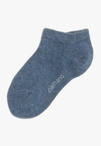 Calza alla caviglia blu realizzata in un morbido tessuto testurizzato. Presenta un bordo a costine e un logo discreto sul lato. Design semplice senza motivi.