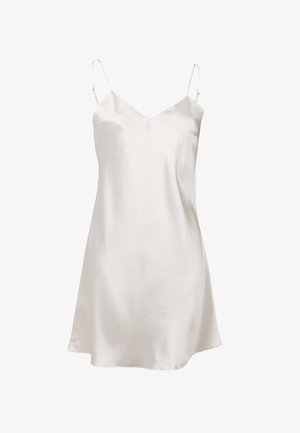 Rochie albă de satin, cu bretele subțiri ajustabile, decolteu în V și o croială lejeră, având o textură netedă și un design minimalist.