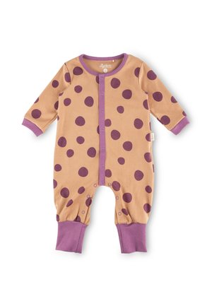 Braunes Baby-Overall mit Punkten und lila Akzenten, ausgestattet mit einem runden Halsausschnitt, vorderen Knöpfen sowie umgeschlagenen Ärmel- und Beinabschlüssen. Hergestellt aus weichem Material.
