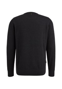 Pull en maille gris foncé, col rond, manches longues, motif texturé avec des poignets et un ourlet côtelés, arborant un petit accent doré à l'arrière.