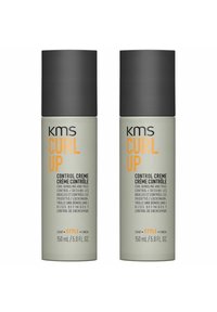 KMS Curl Up Control Creme, Duo von 150 mL Tuben, hellgrau mit dunkelgrauen Kappen, enthält Text für die Lockenkontrolle in mehreren Sprachen.