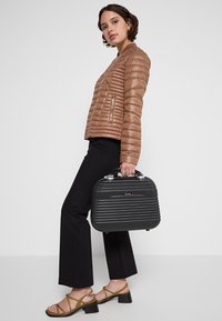 OCHNIK UNISEX czarny