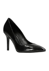 Décolleté nere con tacco alto realizzate in pelle verniciata con un motivo in rilievo a serpente. Punta affusolata e sottile tacco a stiletto.
