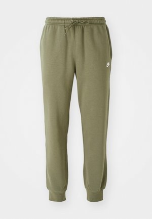 Olivza zaļa kokvilnas jogger bikses ar aukliņu viduklī, šaurām potītēm un mazu baltu Nike logotipu kreisajā pusē. Mīksta, gluda tekstūra.