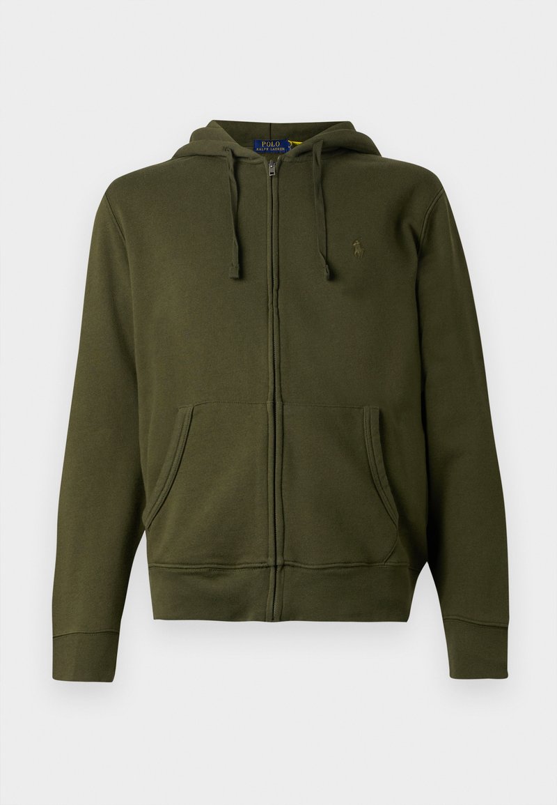 Sudadera con cremallera en verde oliva, con bolsillos delanteros, capucha ajustable mediante cordones y un pequeño logotipo discreto en el lado izquierdo del pecho.