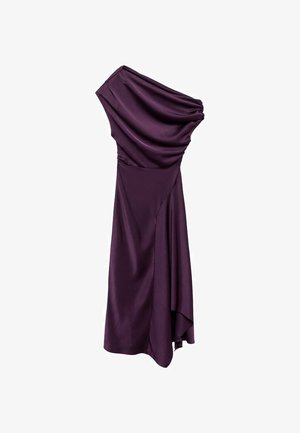 Rochie violet cu un singur umăr, confecționată dintr-un material neted, având detalii drapate și o siluetă fluidă cu un tiv asimetric.