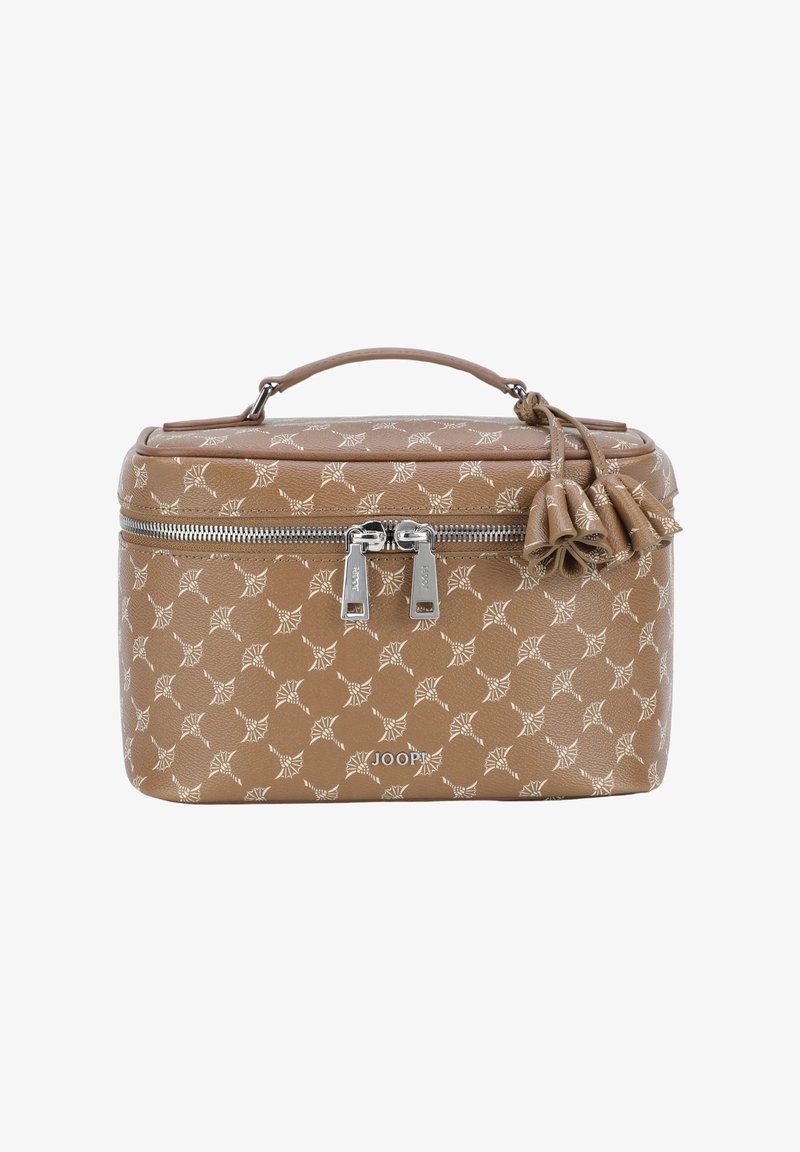 Bruine synthetische cosmetische tas met een geometrisch wit patroon, zilverkleurige ritssluiting en een zij-tassel detail. Compact ontwerp met een bovenste handvat.